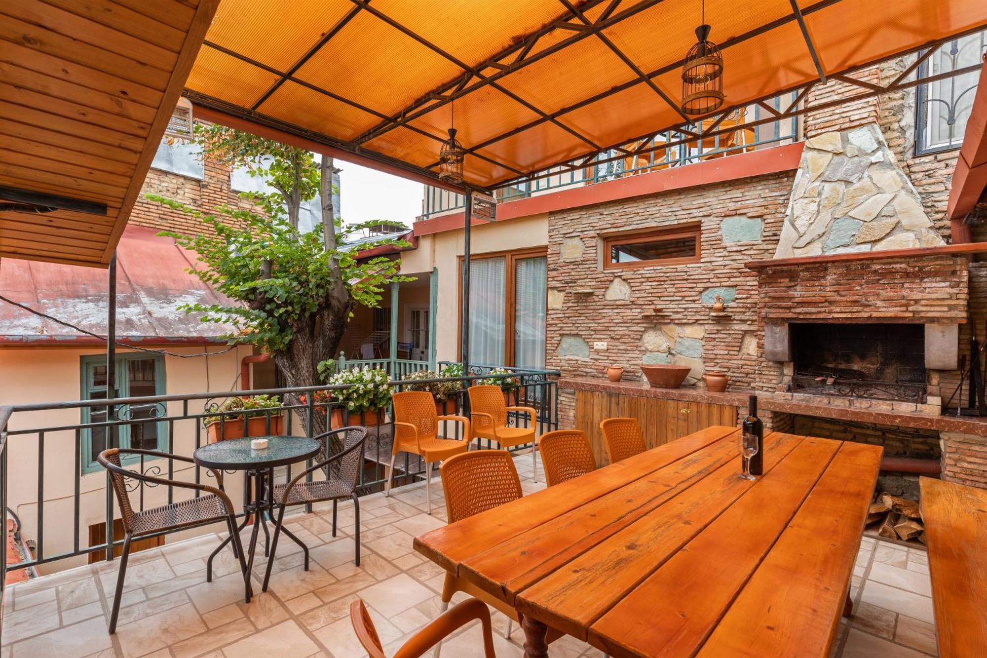 Apartments With Wine Cellar In Old Tbilisi Luaran gambar