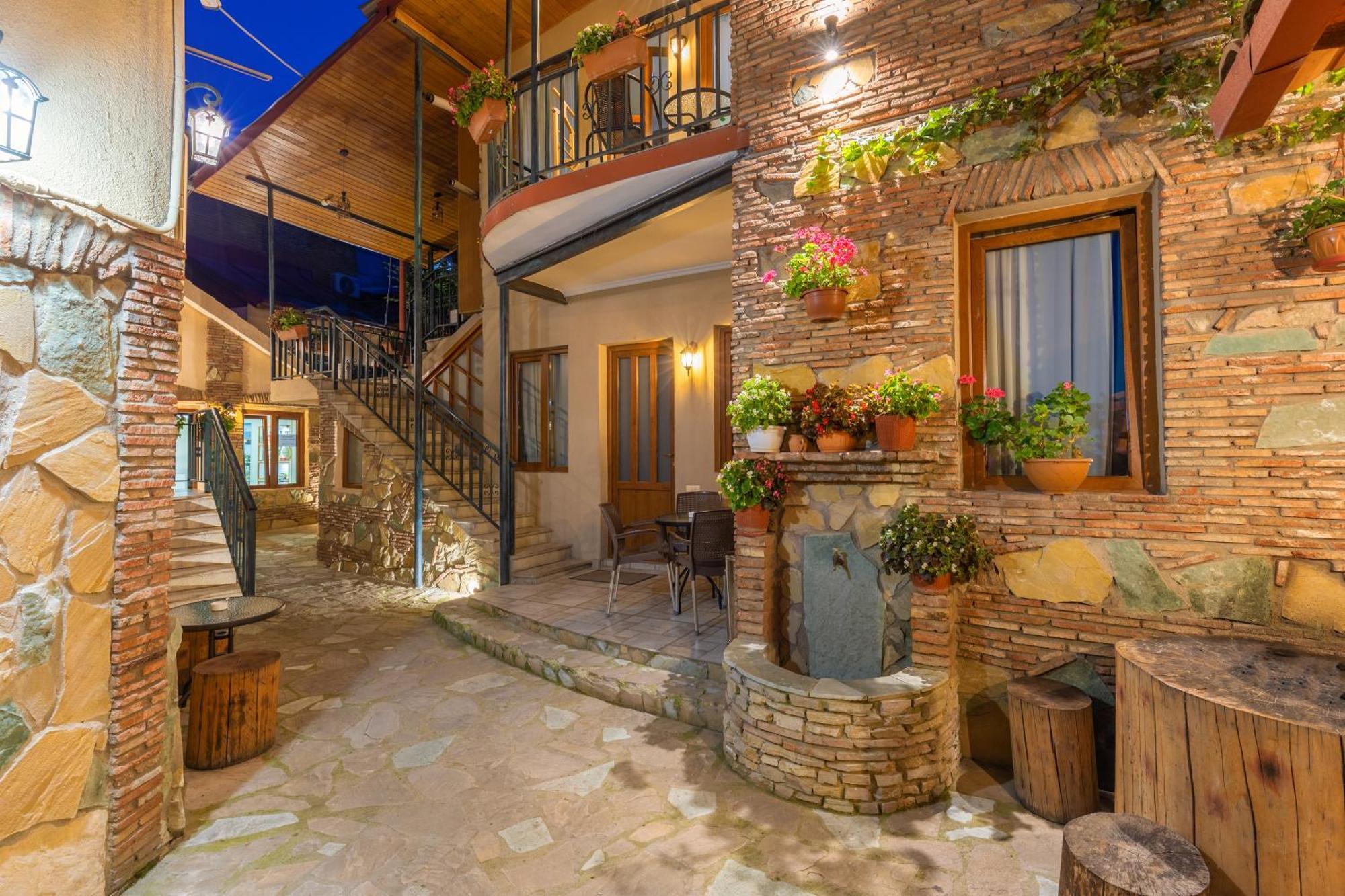 Apartments With Wine Cellar In Old Tbilisi Luaran gambar
