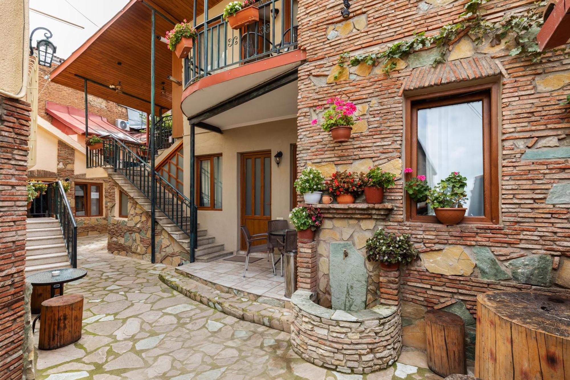 Apartments With Wine Cellar In Old Tbilisi Luaran gambar