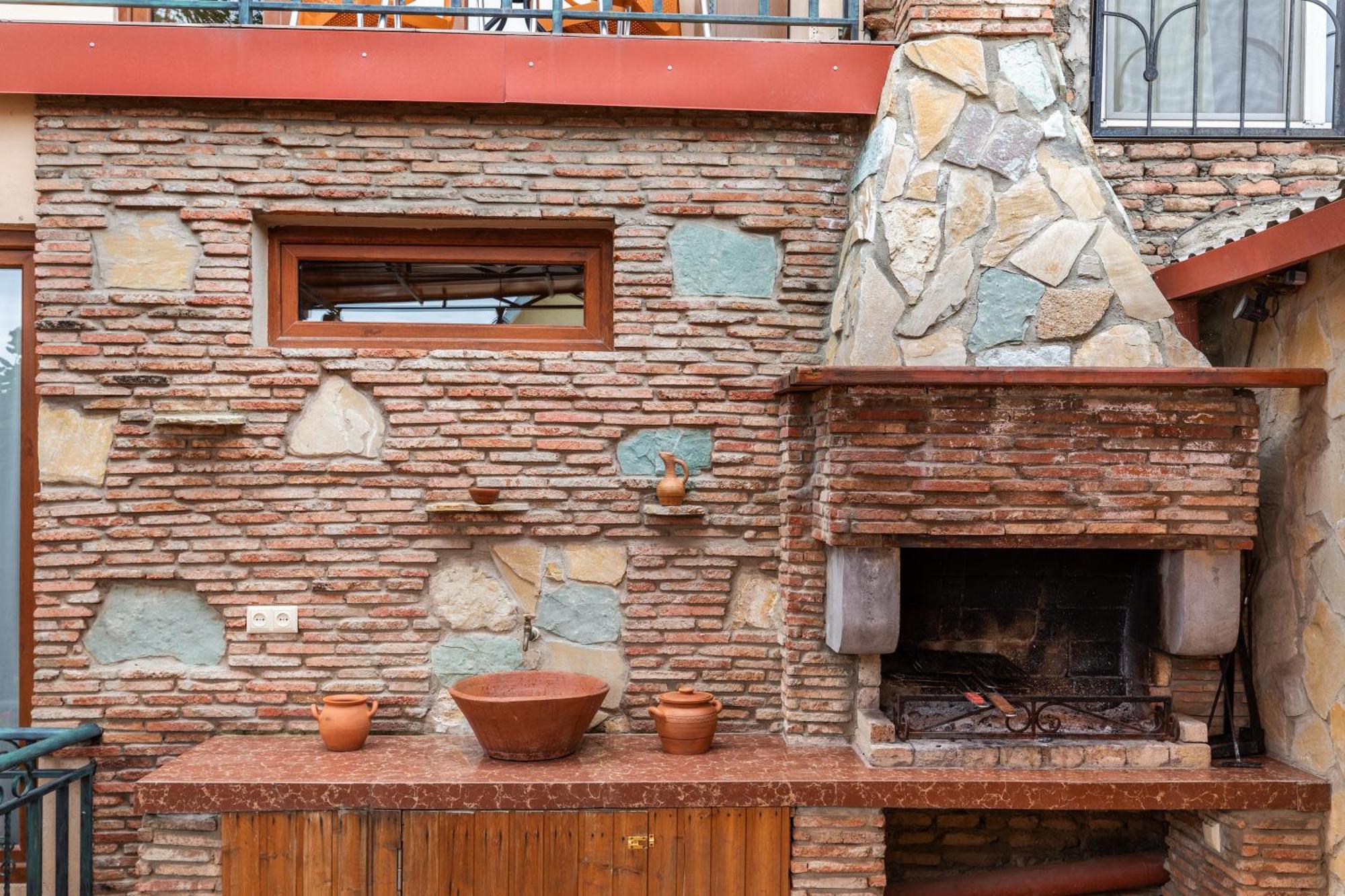 Apartments With Wine Cellar In Old Tbilisi Luaran gambar