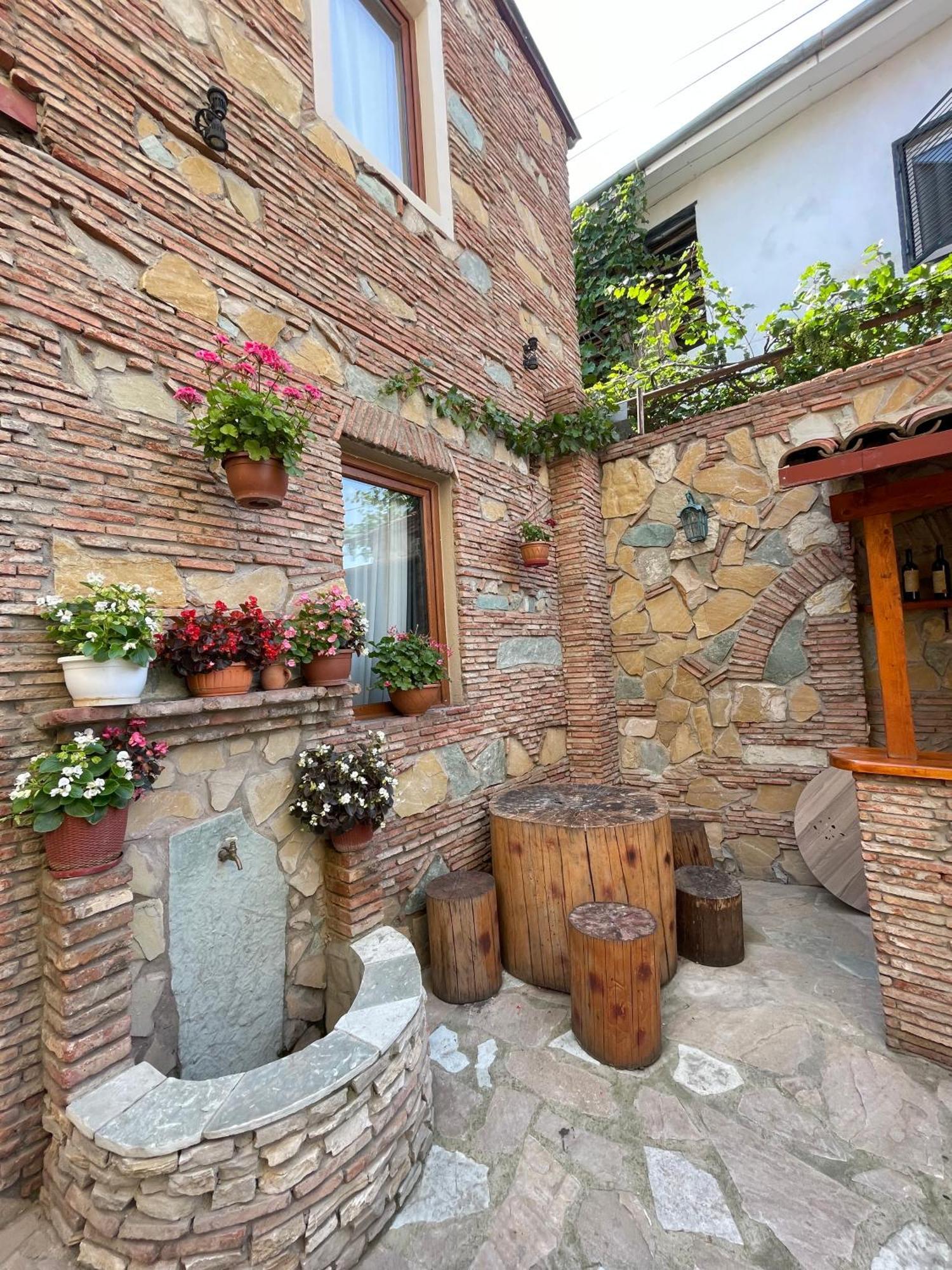 Apartments With Wine Cellar In Old Tbilisi Luaran gambar
