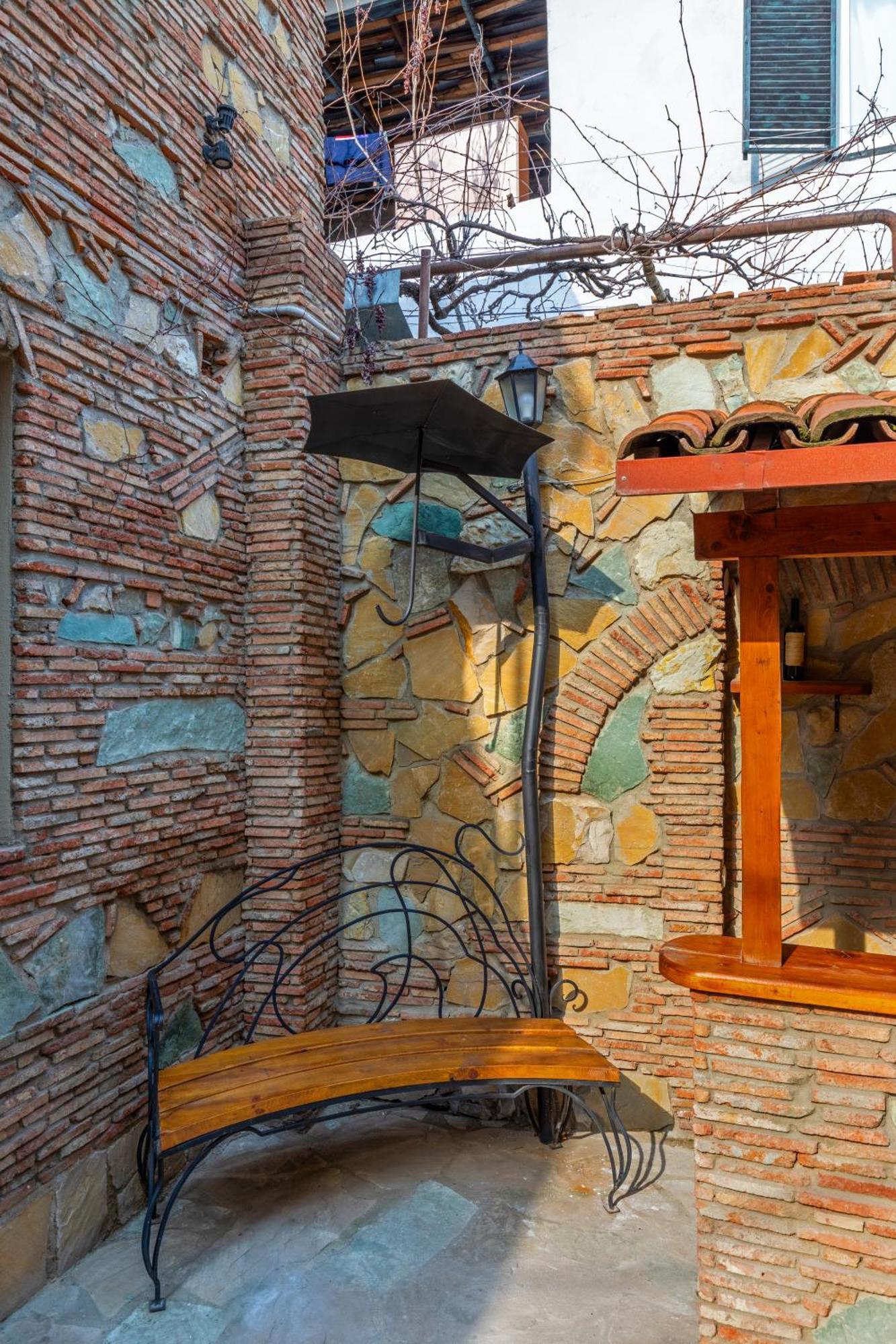 Apartments With Wine Cellar In Old Tbilisi Luaran gambar